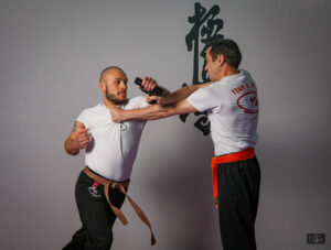 Defense sur armes de poing Krav Maga Tours