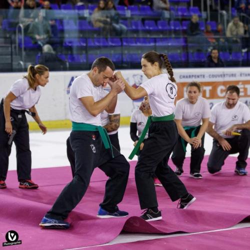 Amandia coup de poing direct