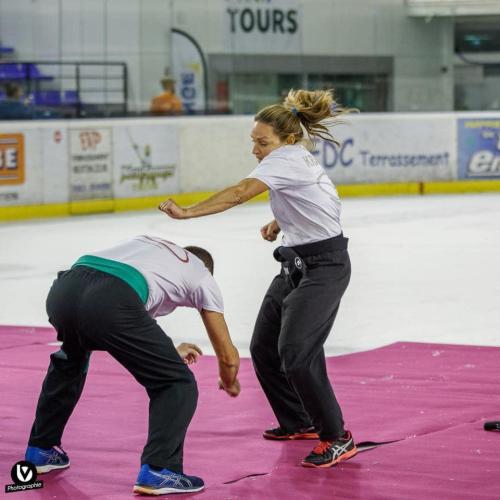 Astrid coup de poing direct